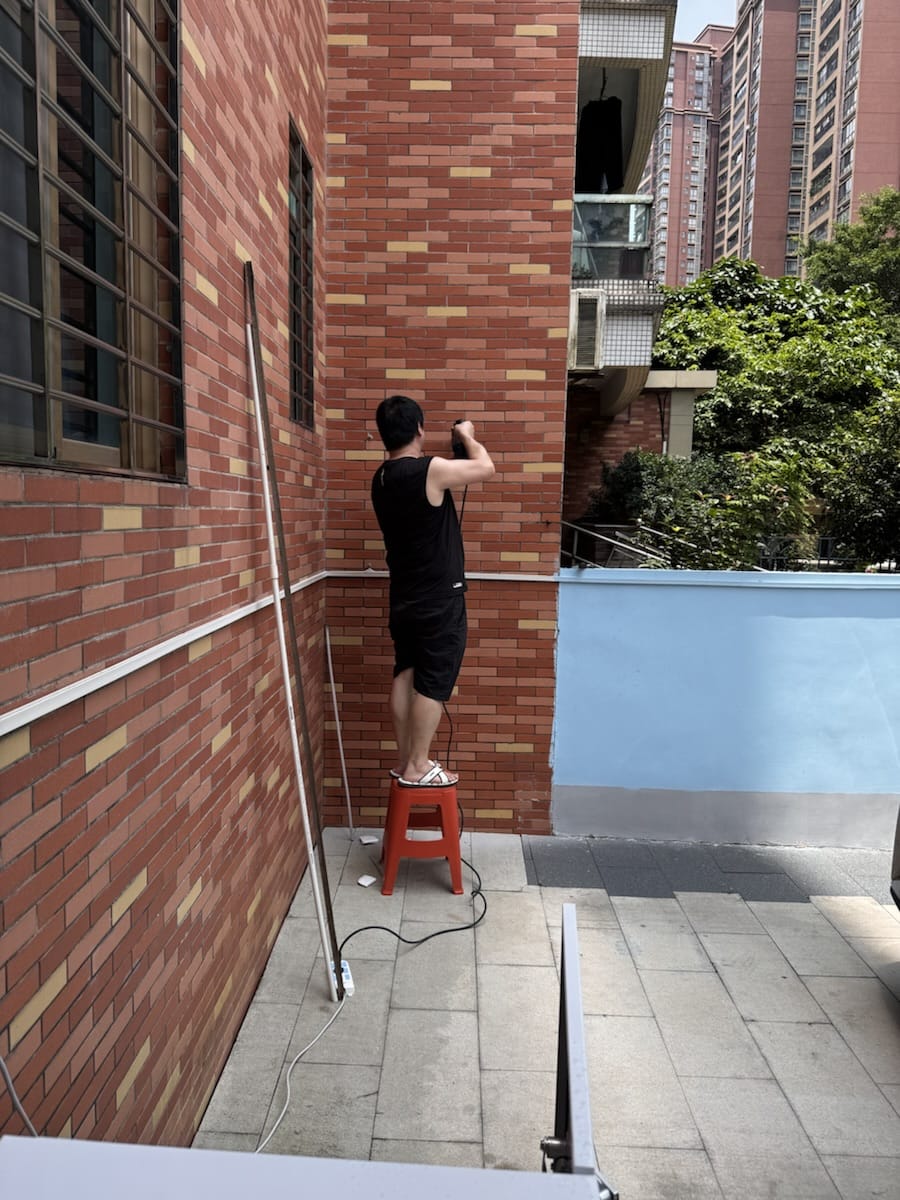 为了省400，提前自己装电箱，后来听说那玩意是防雨的，没必要装～！！😓