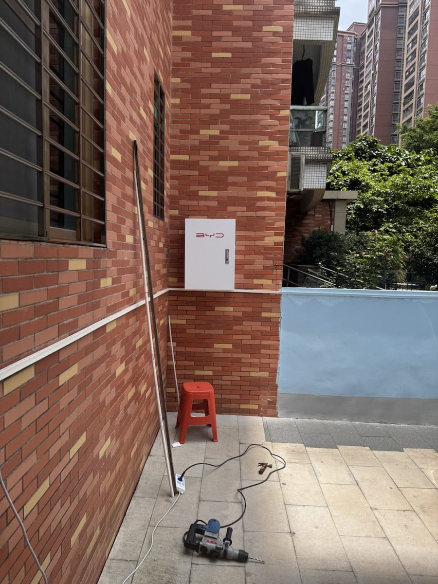 为了省400，提前自己装电箱，后来听说那玩意是防雨的，没必要装～！！😓