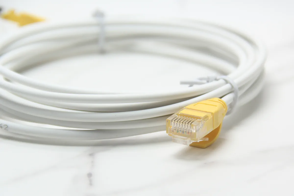 安费诺工业级超细Cat6万兆网线3米 28AWG极细机身 10Gbps高速传输 安费诺工业级超细Cat6万兆网线3米 28AWG极细机身 10Gbps高速传输