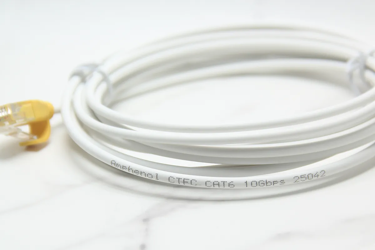 安费诺工业级超细Cat6万兆网线3米 28AWG极细机身 10Gbps高速传输 安费诺工业级超细Cat6万兆网线3米 28AWG极细机身 10Gbps高速传输
