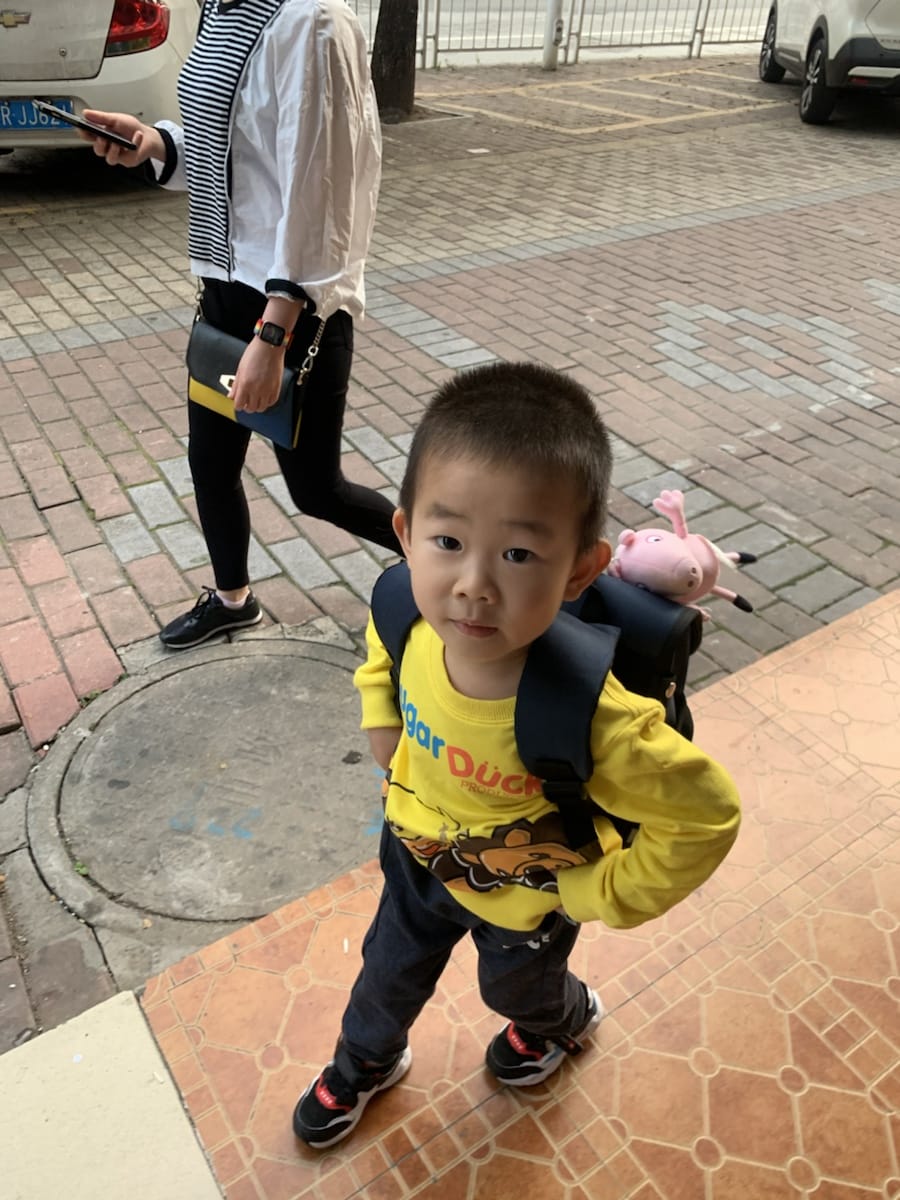 我要去学校，天天不迟到. 爱学习 爱劳动 ，长大要为...........
