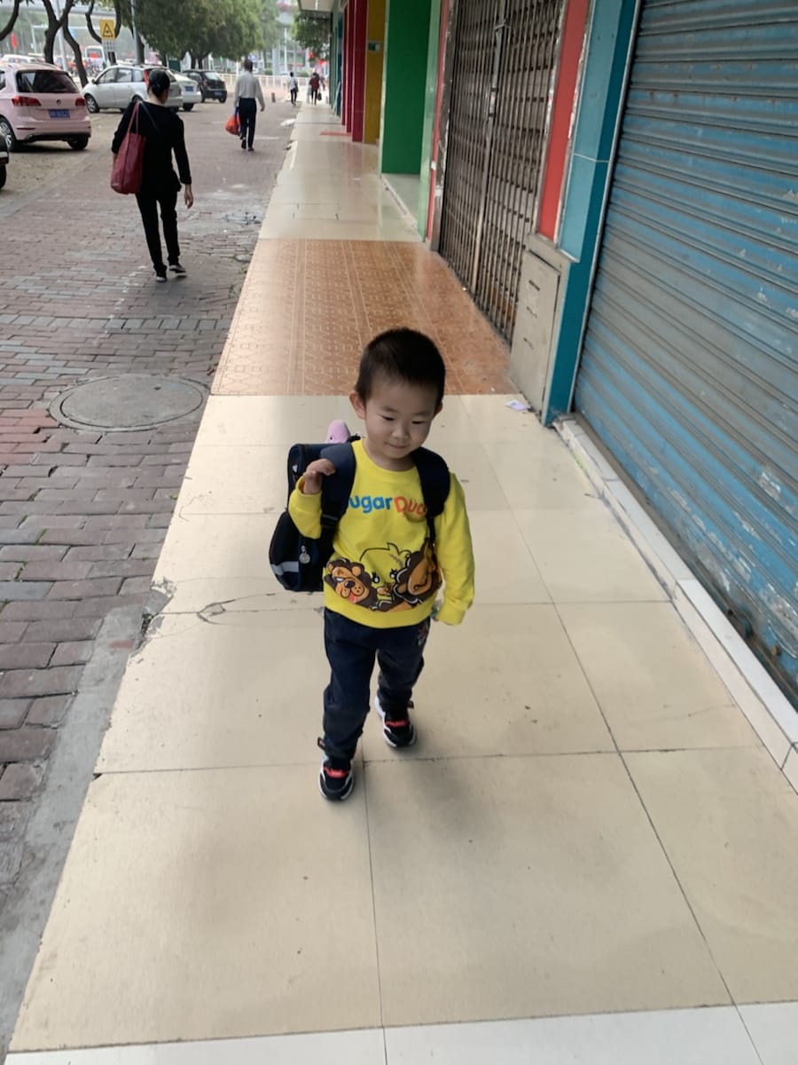 我要去学校，天天不迟到. 爱学习 爱劳动 ，长大要为...........