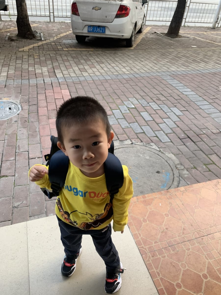 我要去学校，天天不迟到. 爱学习 爱劳动 ，长大要为...........