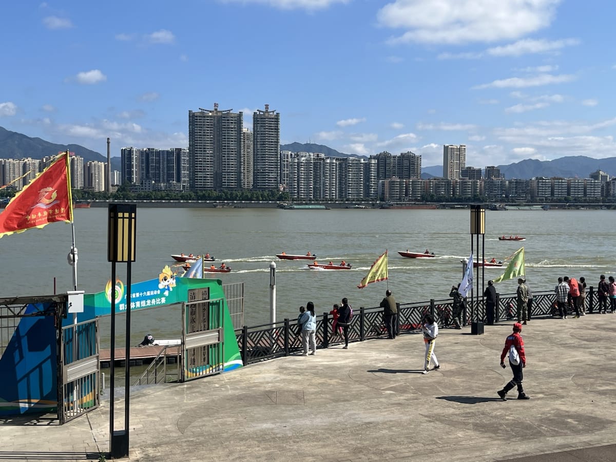 清远救援演练，难道要下大雨，最近预报是有极端天气，连续大暴雨。