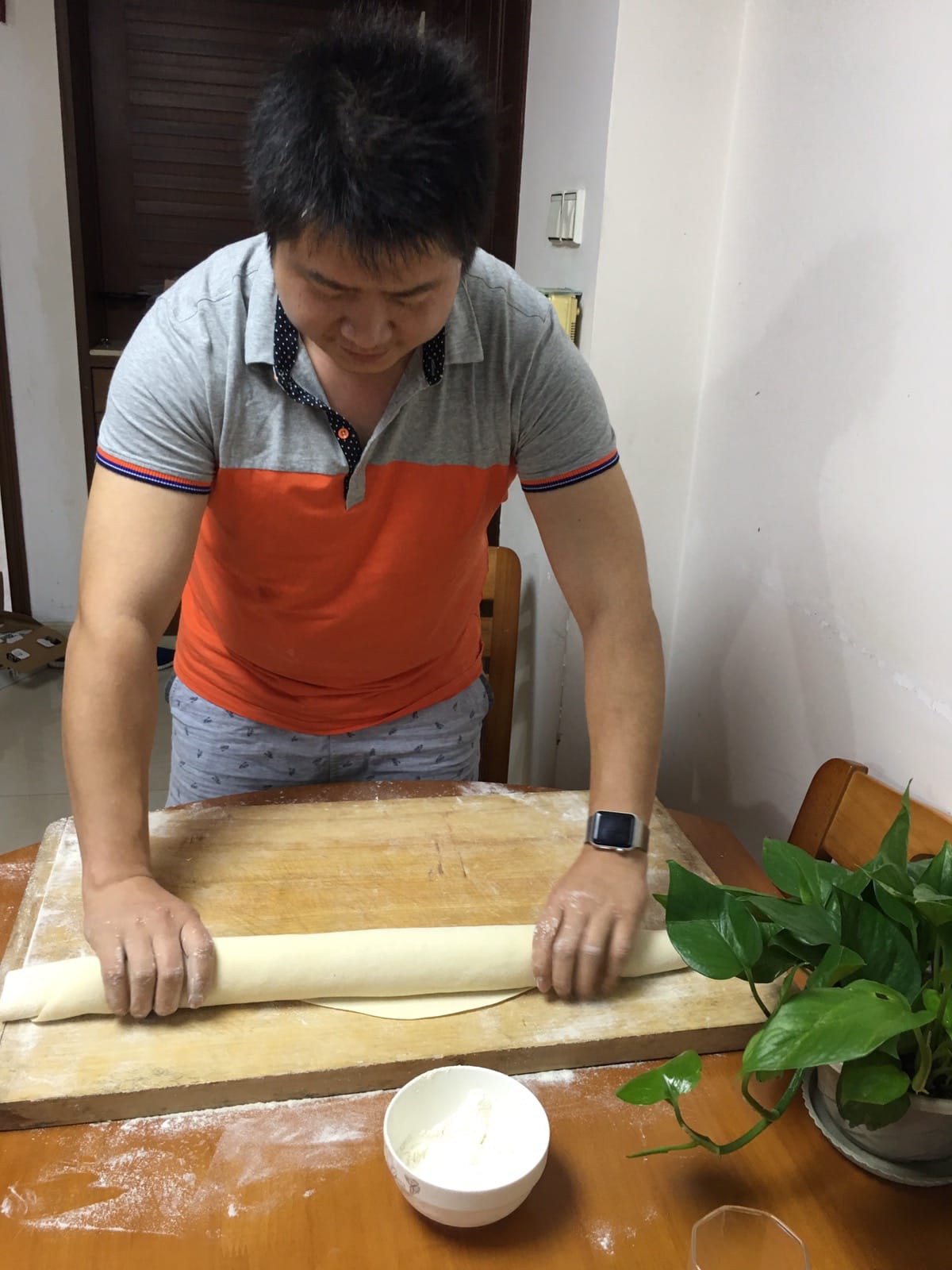 老婆要吃手擀面，看我来露一手，正宗的山东手擀面，有想吃的没？