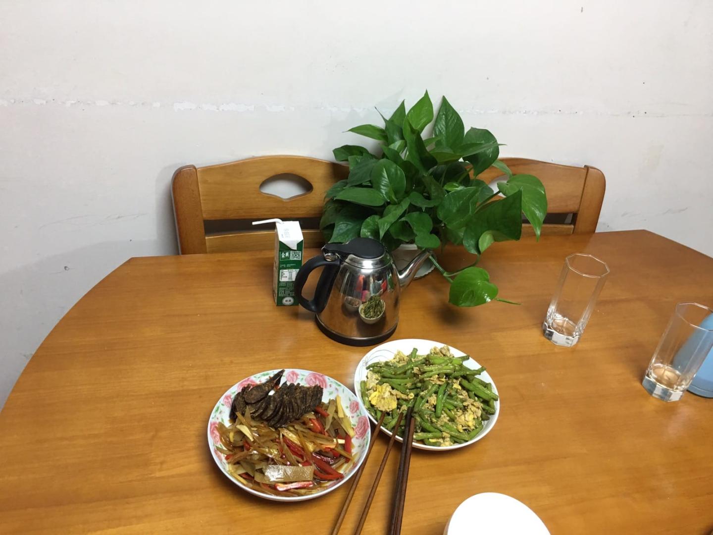 老婆要吃手擀面，看我来露一手，正宗的山东手擀面，有想吃的没？
