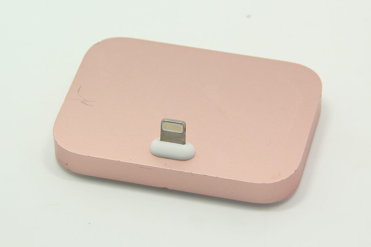 苹果iphone手机 5代 6代 7代手机充电数据底座 播放音频手机外接音箱防滑底胶 A1717 5V 2.5A