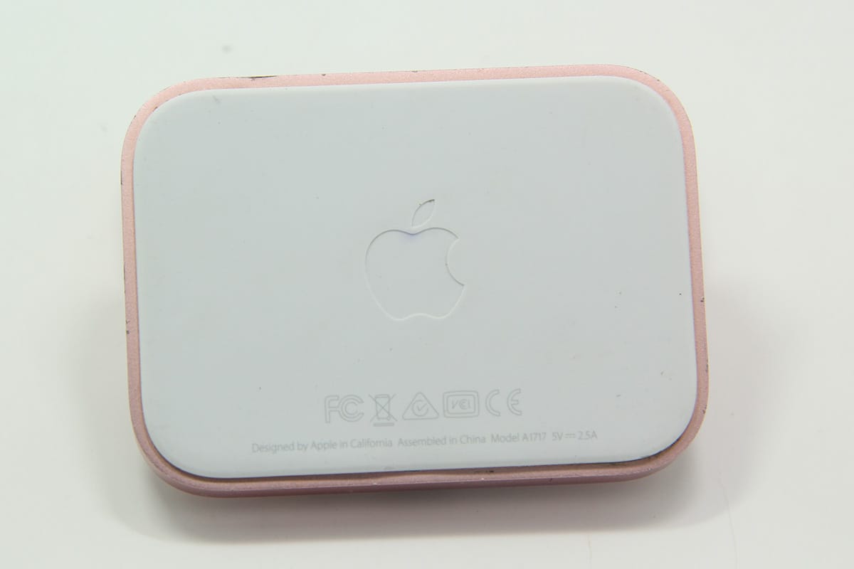 苹果iphone手机 5代 6代 7代手机充电数据底座 播放音频手机外接音箱防滑底胶 A1717 5V 2.5A