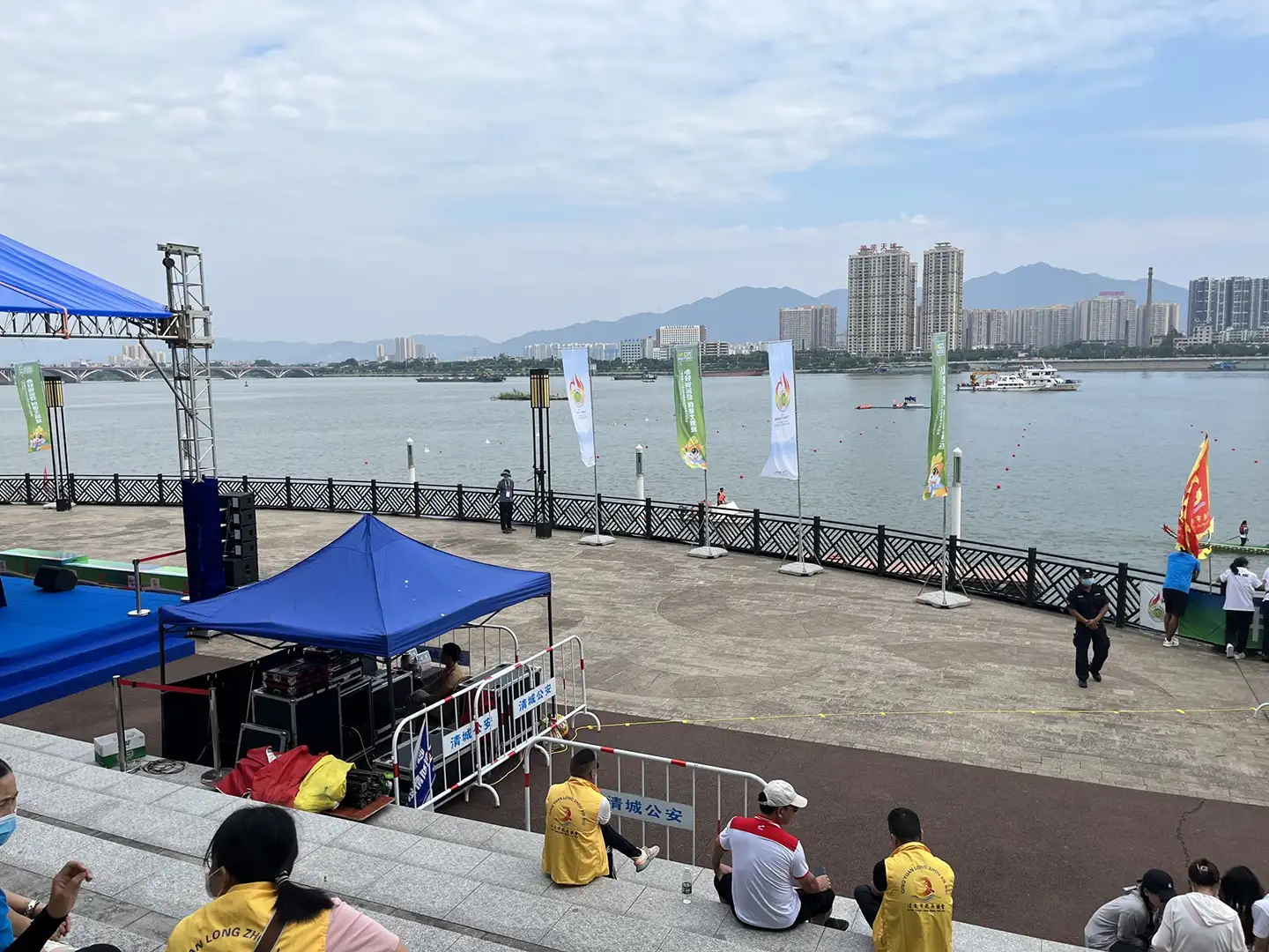 清远市赛龙舟，北江观龙舟，一城烟火满腔欢
