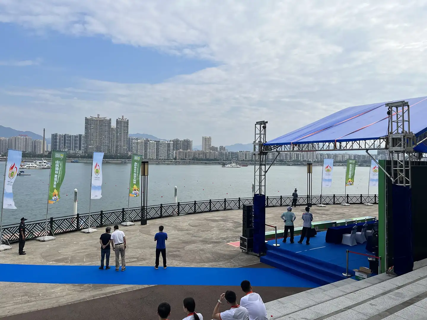 清远市赛龙舟，北江观龙舟，一城烟火满腔欢