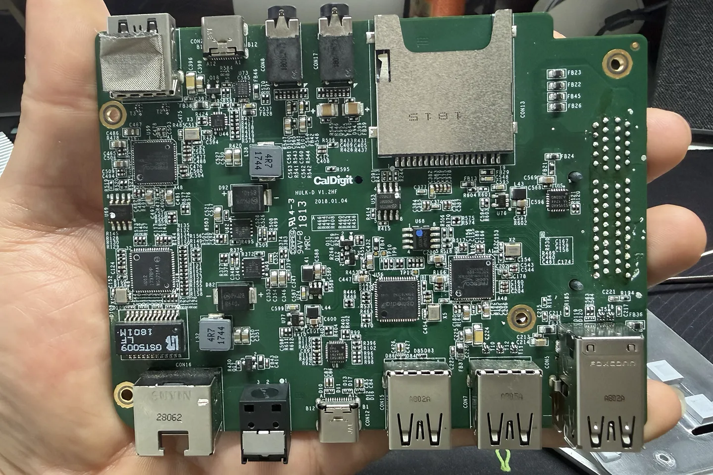 CalDigit TS3 PLUS DOCK / 雷电3扩展坞 拆解视频和主板高清图
