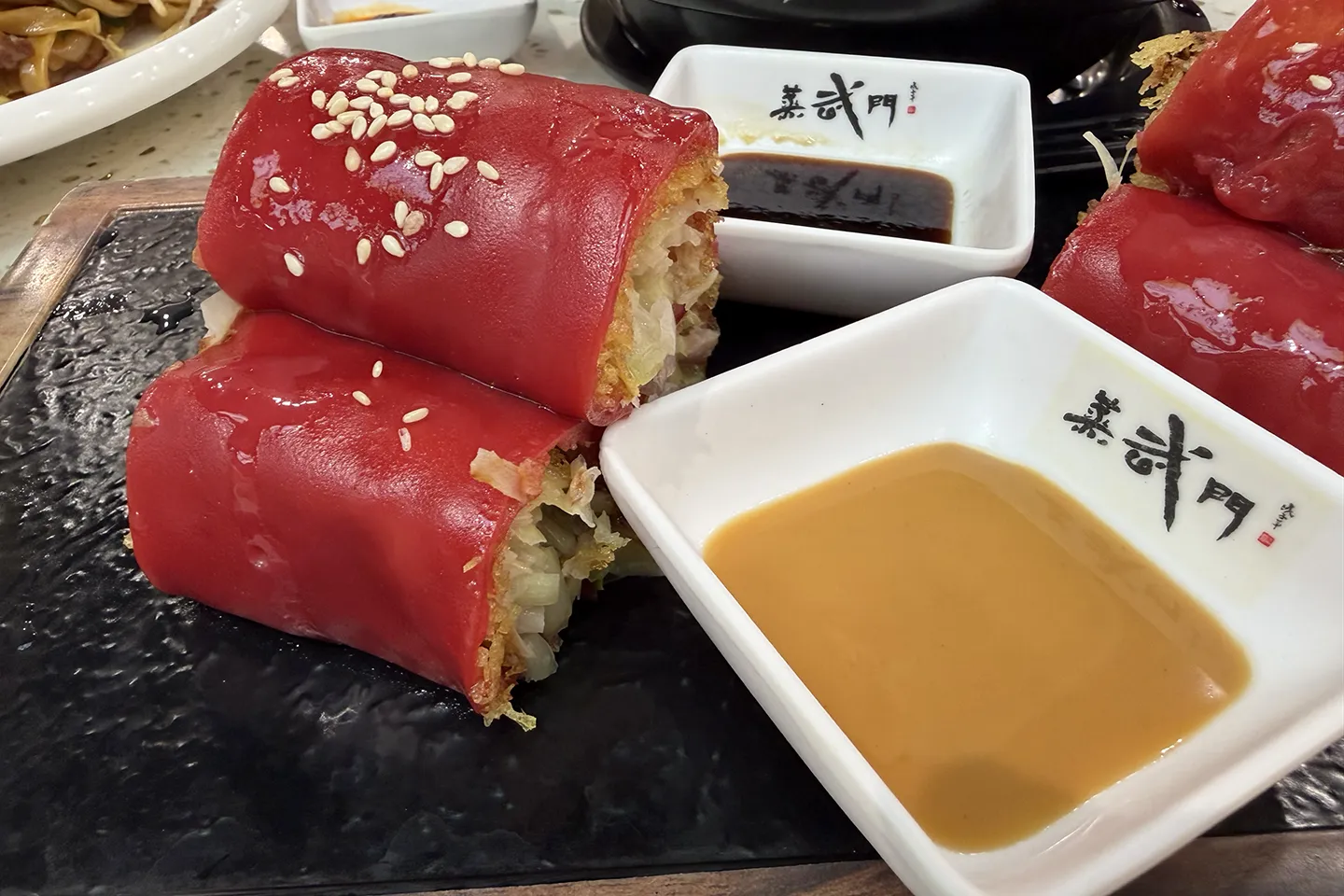 小家伙考完试，老婆懒得开火做饭，全家出门叹早茶。几笼点心，卸下紧绷，慢下来的清晨，满是烟火温柔。