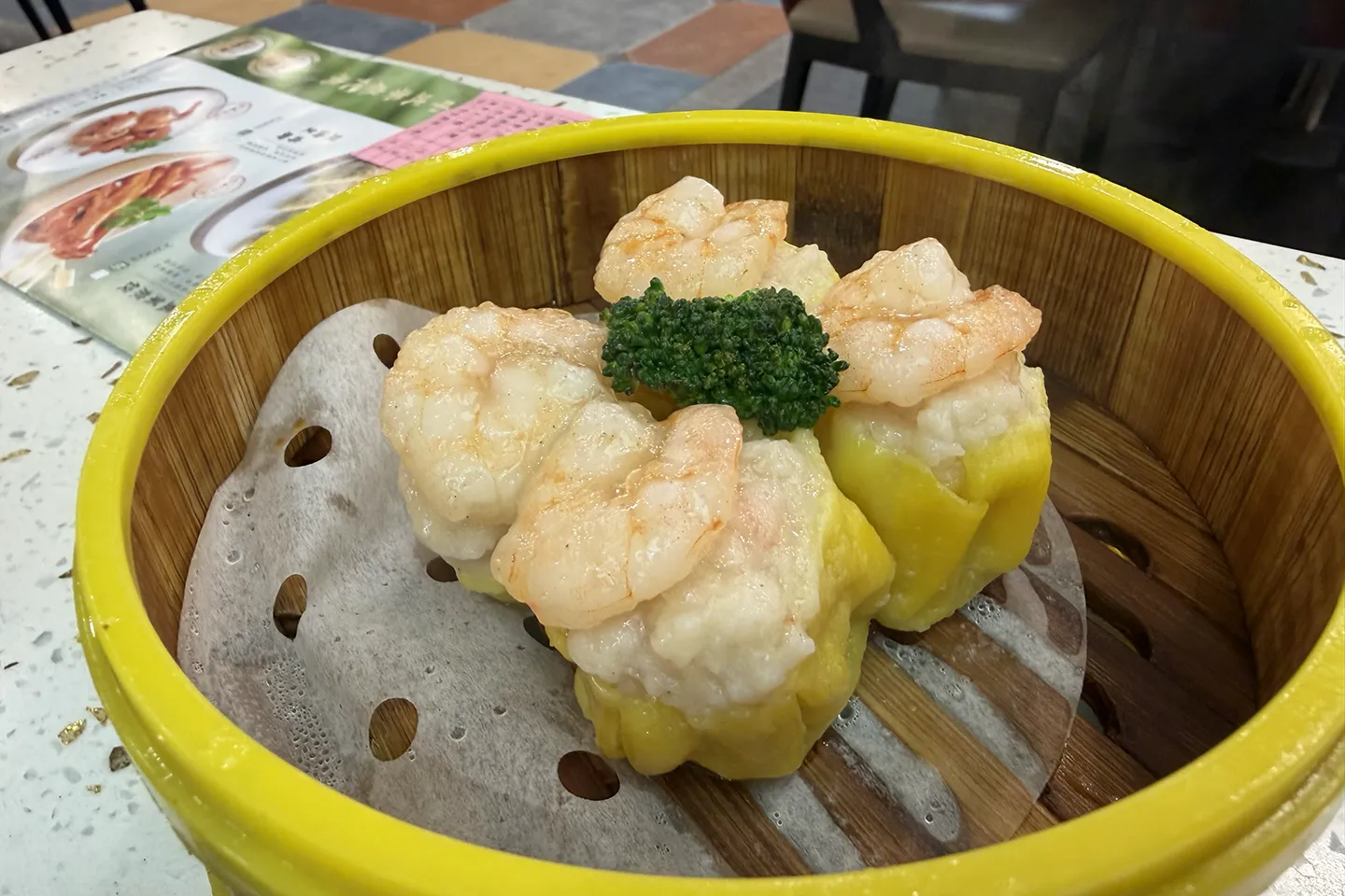 小家伙考完试，老婆懒得开火做饭，全家出门叹早茶。几笼点心，卸下紧绷，慢下来的清晨，满是烟火温柔。