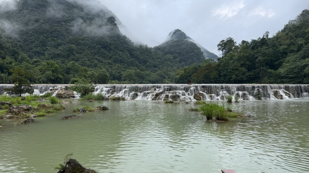 荔波小七孔—藏在黔南山谷里的绿宝石 逛吃游记