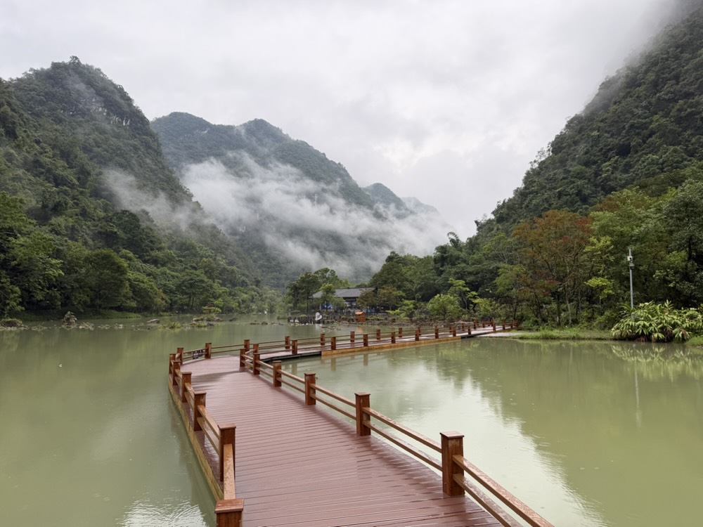 荔波小七孔—藏在黔南山谷里的绿宝石 逛吃游记