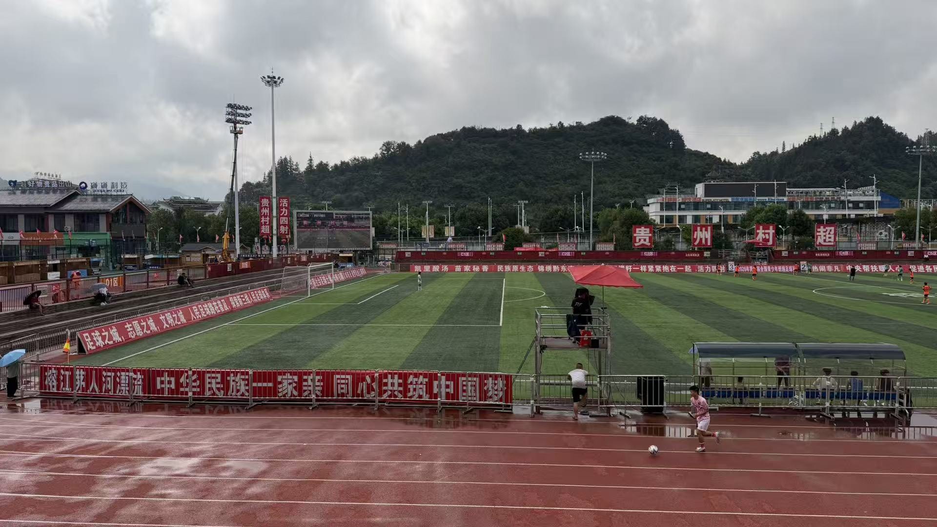 贵州榕江村超-途径这里正好驻足休息，早上起来吃完早餐-顺路来看看村超场地