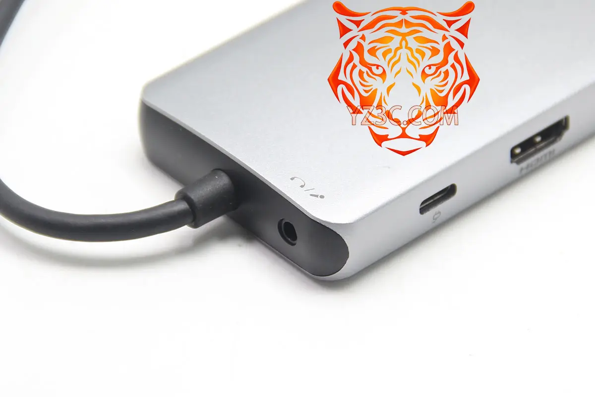 便携式12合1 全功能C扩展坞 USB-C转双HDMI VGA 千兆网卡 4个USB3.0和USB2.0 SD/TF卡 PD供电 外扩3个显示器
