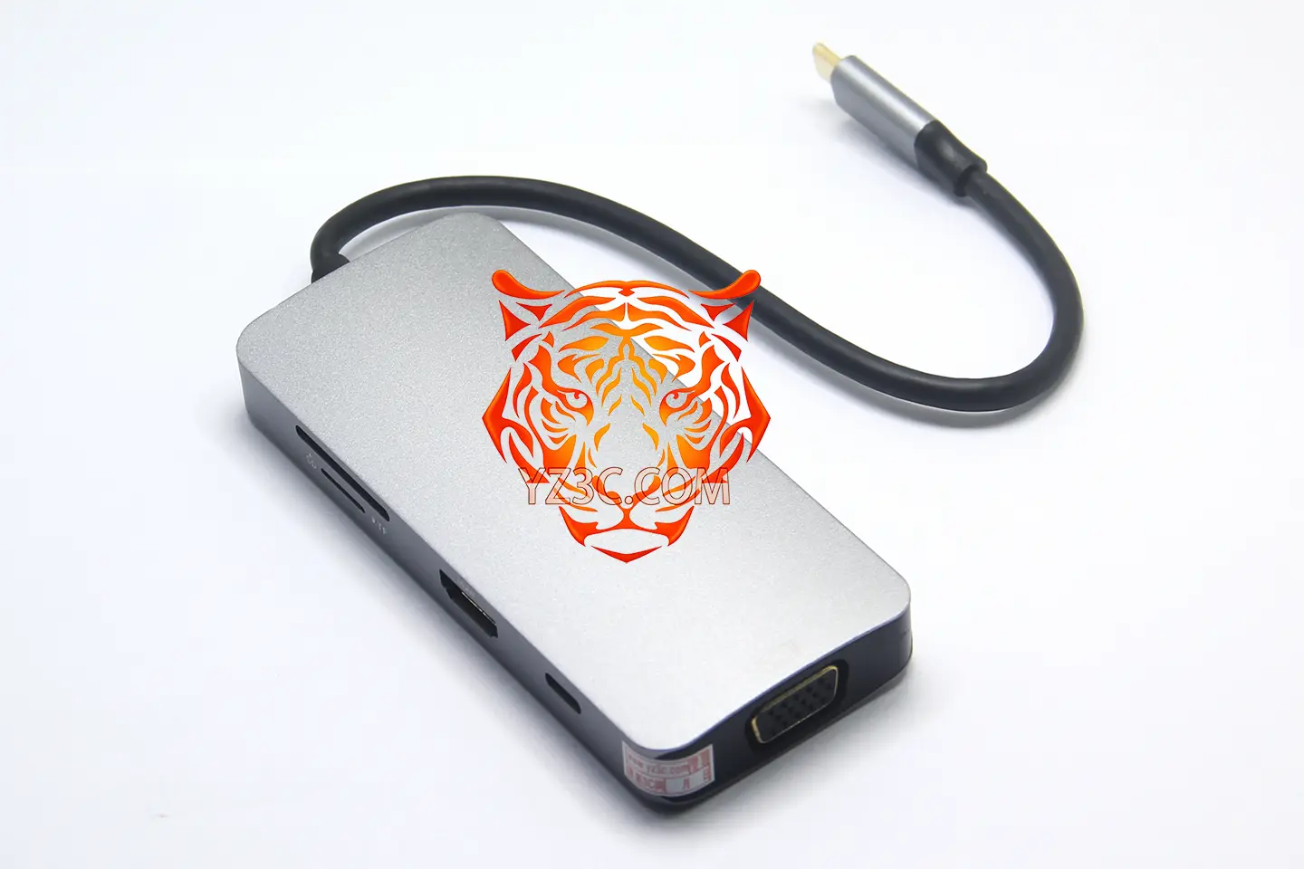 便携式 全功能C 8合1扩展坞 支持Windows/Macos/三星DEX/等系统外扩HDMI 4K 30hz 3个USB3.0 SD卡插槽