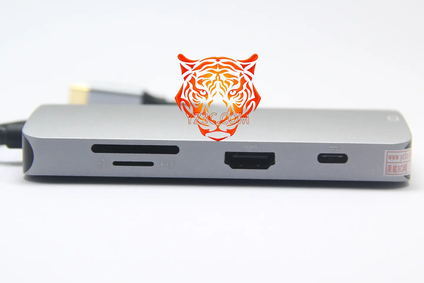 便携式 全功能C 8合1扩展坞 支持Windows/Macos/三星DEX/等系统外扩HDMI 4K 30hz 3个USB3.0 SD卡插槽