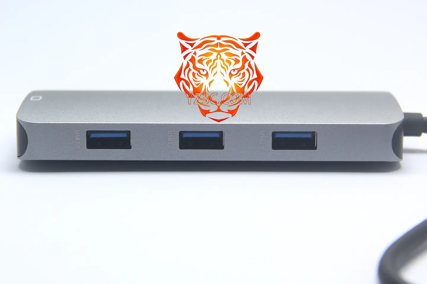 便携式 全功能C 8合1扩展坞 支持Windows/Macos/三星DEX/等系统外扩HDMI 4K 30hz 3个USB3.0 SD卡插槽