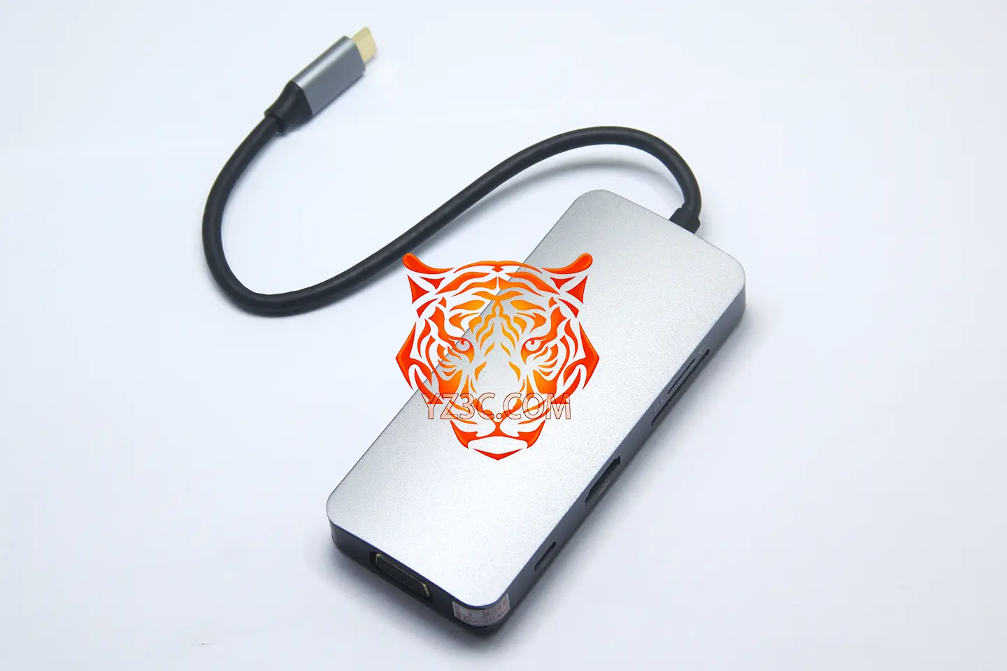 便携式 全功能C 8合1扩展坞 支持Windows/Macos/三星DEX/等系统外扩HDMI 4K 30hz 3个USB3.0 SD卡插槽
