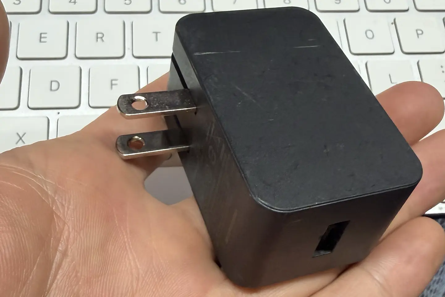 外观瑕疵品，微软12瓦USB，18瓦PD充电器。