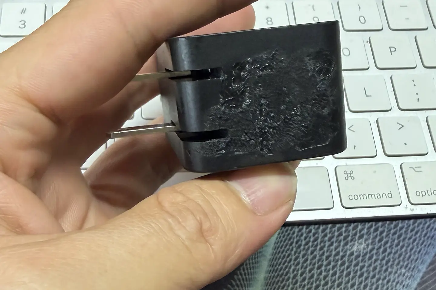 外观瑕疵品，微软12瓦USB，18瓦PD充电器。