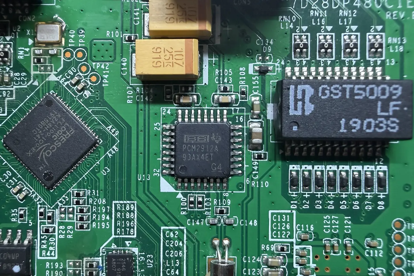 贝尔金F4U095扩展坞拆解 记录内部芯片型号 方便后续查看