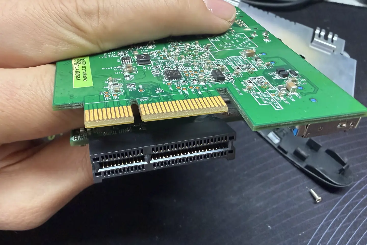 贝尔金F4U095扩展坞拆解 记录内部芯片型号 方便后续查看