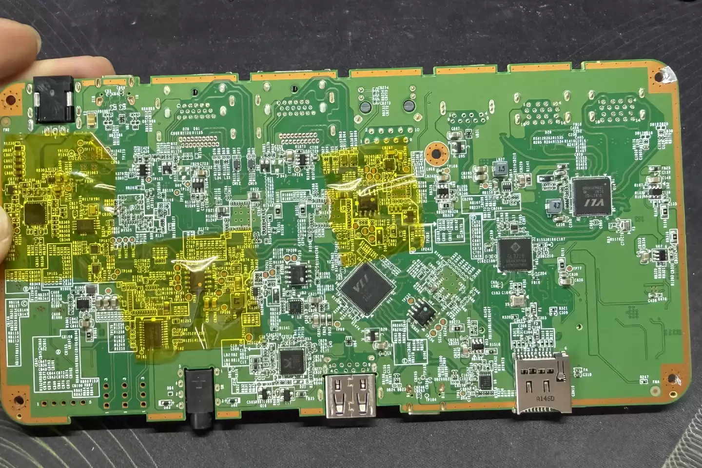 肯新通 Kensington SD5600T 双4K显示输出 雷电C与USB-C混合型扩展坞 主板高清拆解图片